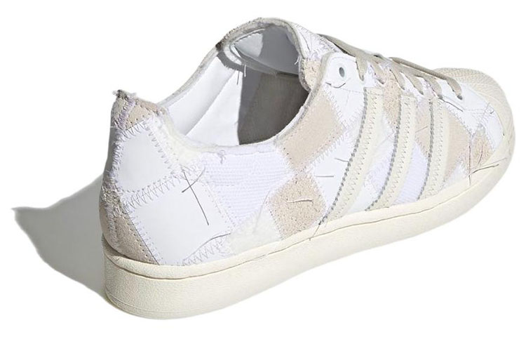 Shop 阿迪达斯 Superstar Atmos RECOUTURE 运动鞋 HP8713