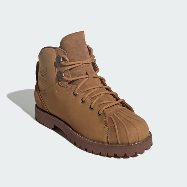 Shop Adidas Superstar 長靴 沙綠/沙綠/核心黑 JS0703