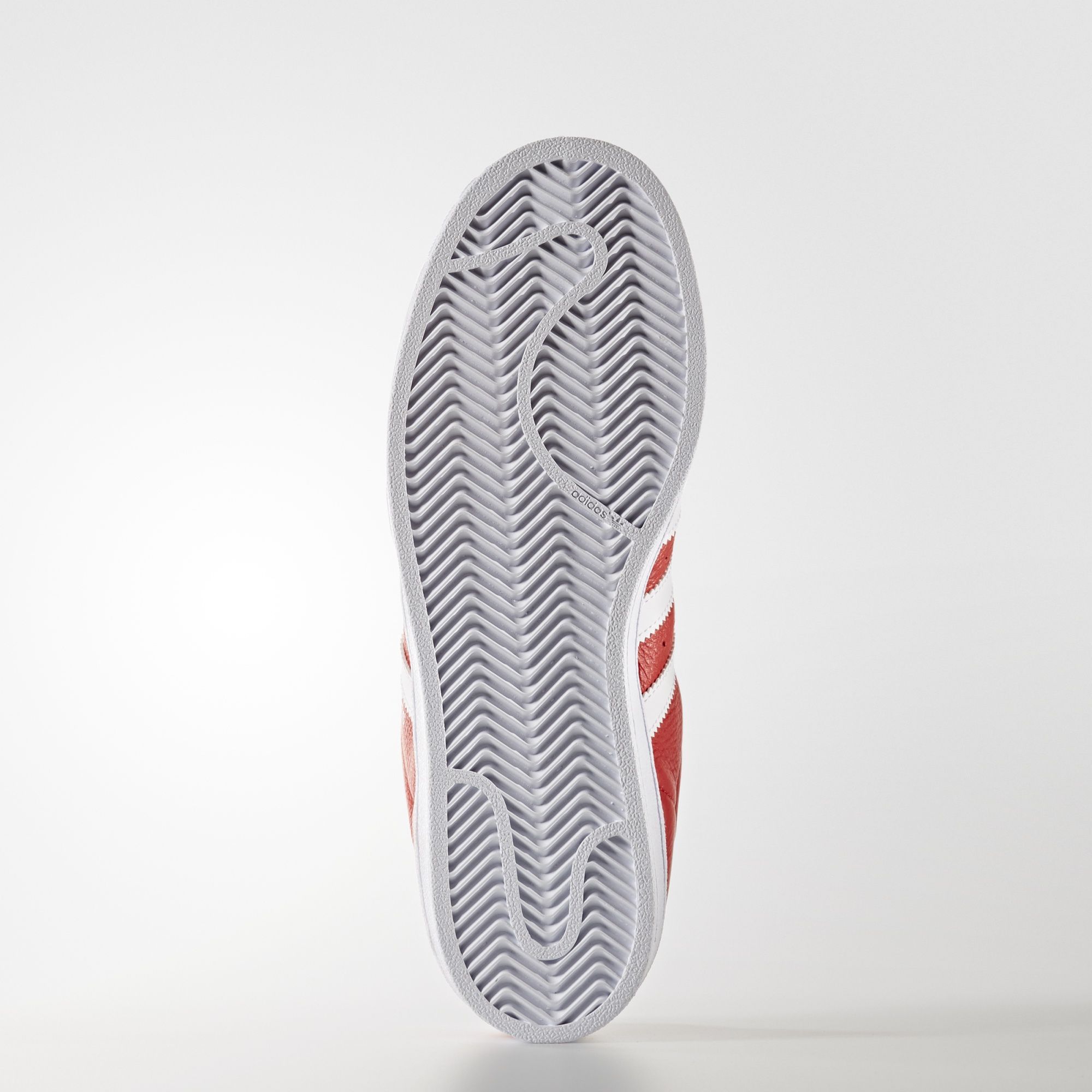 Shop adidas originals Superstar 休閒舒適 低筒 板鞋 男女同款 罌粟紅