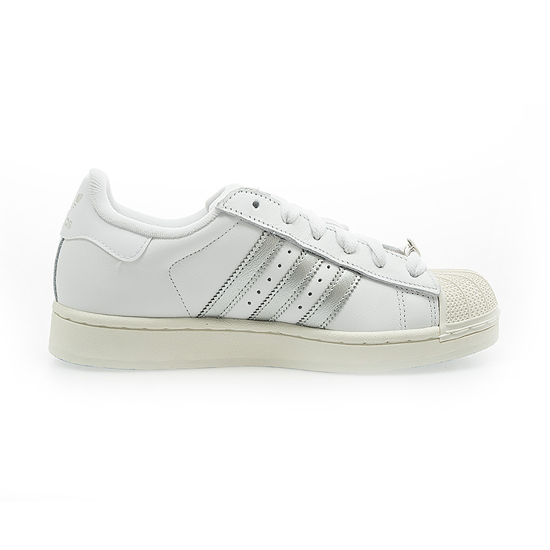 Shop adidas Superstar II 經典運動鞋 KJ3551