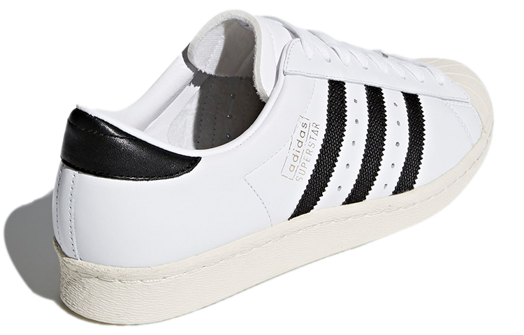 Shop adidas Originals Superstar OG 低筒 板鞋 男款 白黑色
