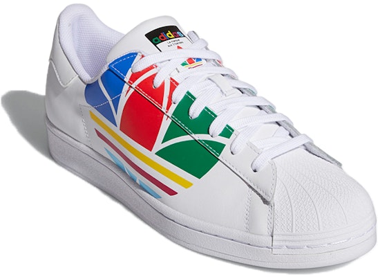 阿迪达斯Superstar Pure ‘彩色三叶草 - 云白’ FU9519 Lookbook 阿迪达斯Superstar Pure ‘彩色三叶草 - 云白’ FU9519