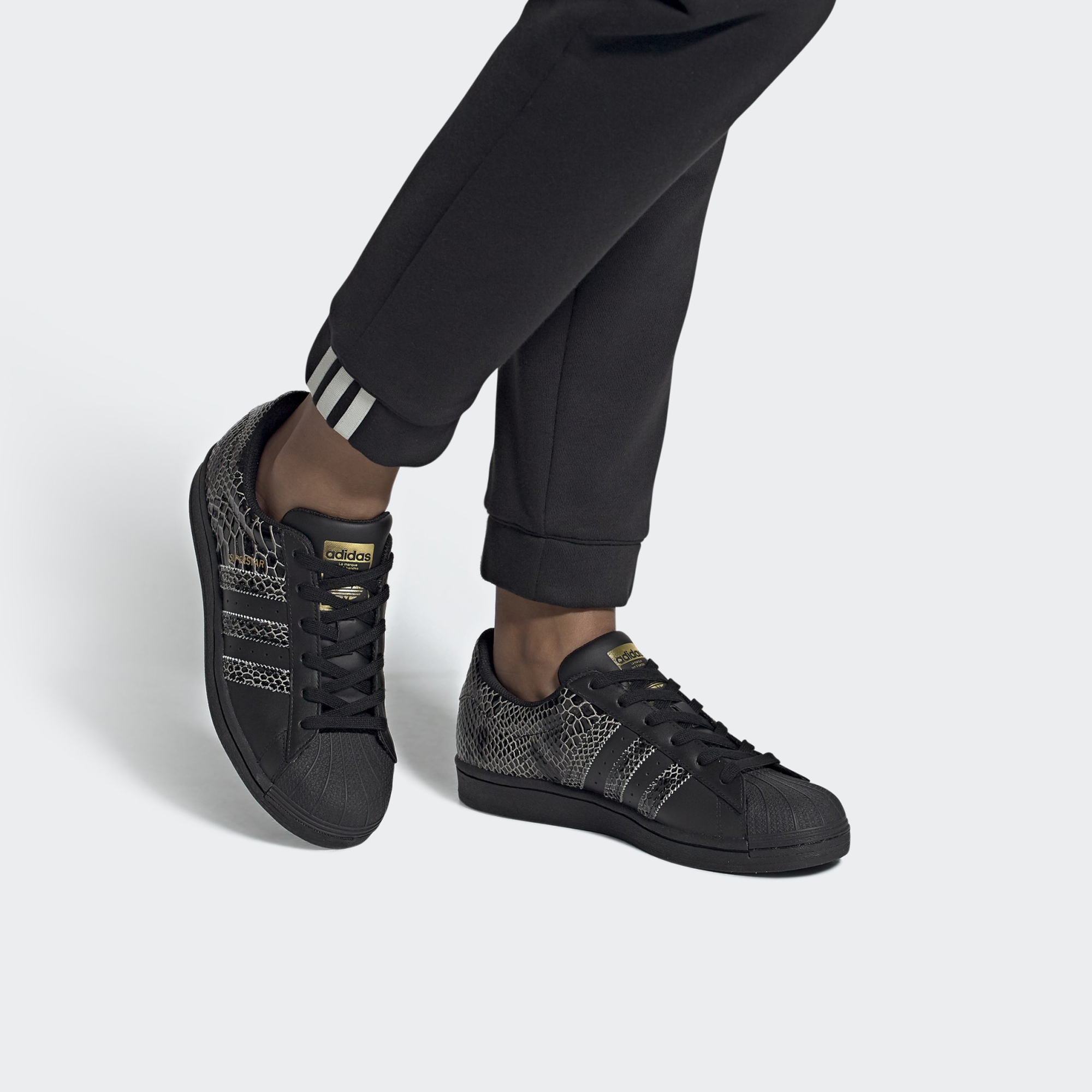 Details for adidas Superstar Kulit Ular 'Hitam Inti' FV3290