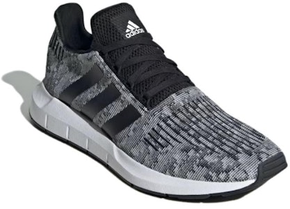 アディダス スウィフトラン1.0 黒白 IF0569 Lookbook アディダス スウィフトラン1.0 黒白 IF0569