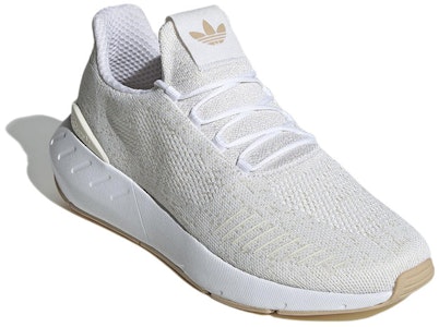 アディダス スウィフトラン22 "ホワイト/マジックベージュ" GW6810 Lookbook アディダス スウィフトラン22 "ホワイト/マジックベージュ" GW6810