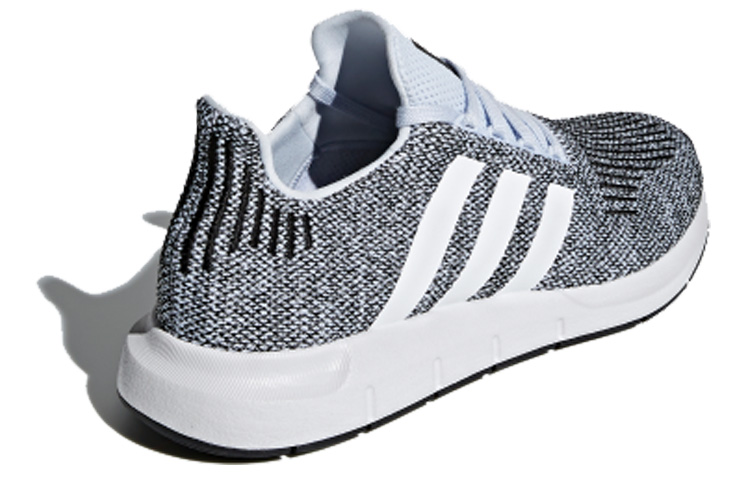 Lookbook 아디다스 스위프트 런 '에어로 블루' CQ2122