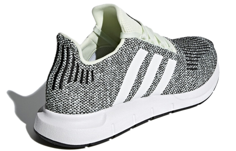 adidas Swift Run 'Black Aero Green' 圖 3