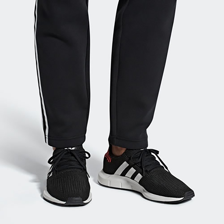 Sizing 阿迪达斯 Originals Swift Run 低帮跑步鞋 黑白橙