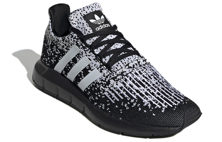 adidas Swift Run 'Core Black White' 圖 3