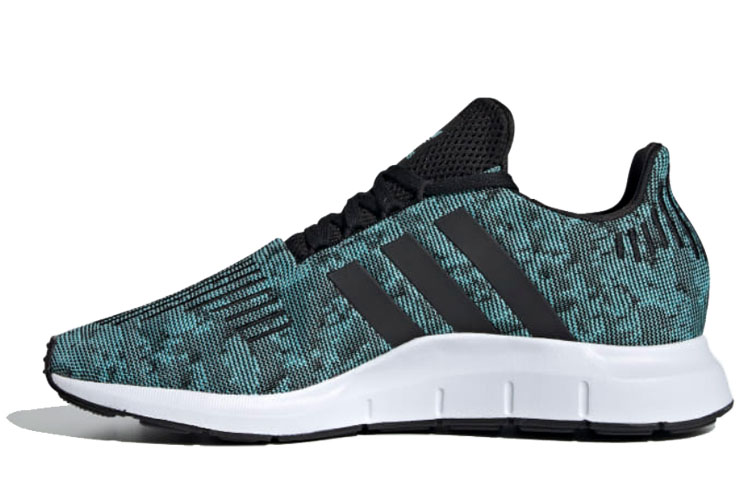 Buy adidas originals Swift Run 鞋 藍黑