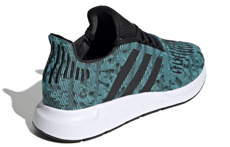 Lookbook adidas originals Swift Run 鞋 藍黑
