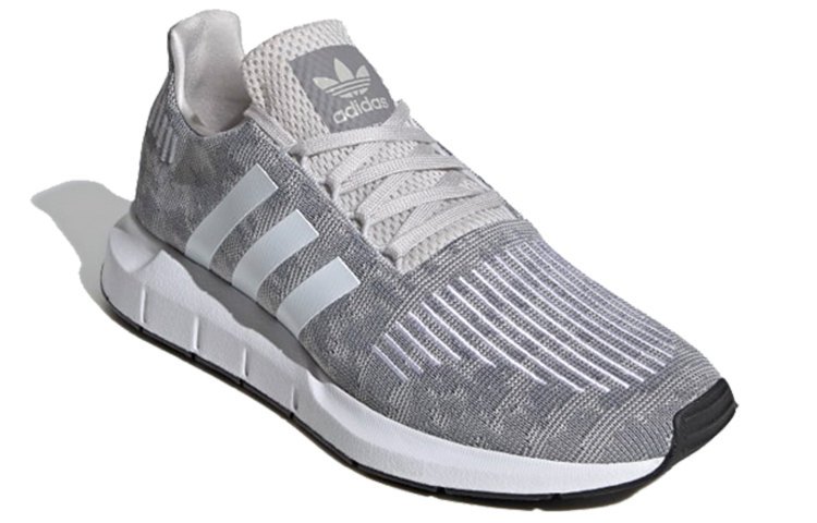 Lookbook adidas Swift Run ''Grau'' EF5438