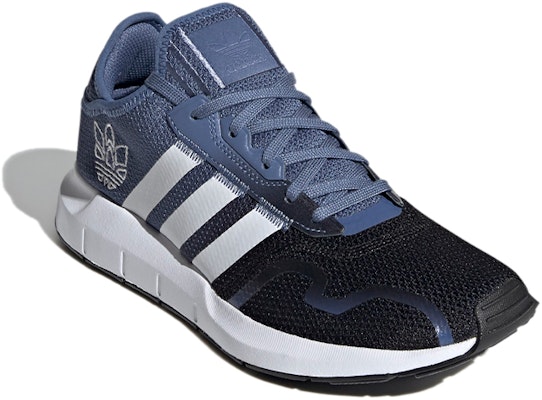 阿迪达斯Swift Run X '蓝色渐变' FZ2635 Lookbook 阿迪达斯Swift Run X '蓝色渐变' FZ2635