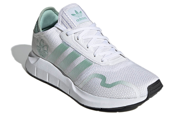 Lookbook adidas Swift Run X ''Bianco Verde Nebuloso'' FZ2636
