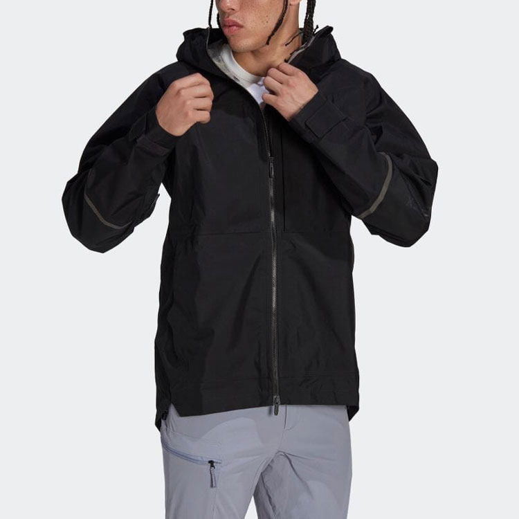 Shop adidas Terrex 黑色長袖字母印花連帽外套 HN2918