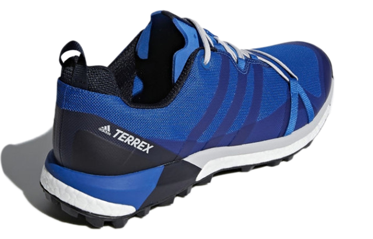 Shop adidas Terrex Agravic 防滑耐磨跑步鞋 藏藍