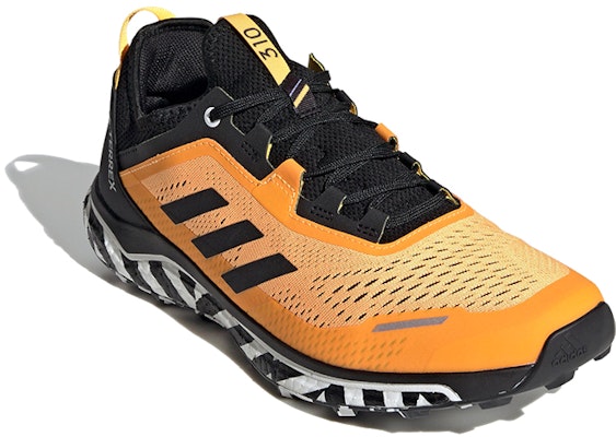 Sepatu adidas Terrex Agravic Flow 'Solar Gold Core Black' FV2412 Lookbook Sepatu adidas Terrex Agravic Flow 'Solar Gold Core Black' FV2412