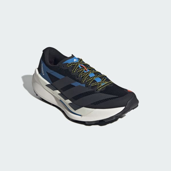 Shop adidas Terrex Agravic TT 越野跑鞋 黑/碳灰/光線藍 HP7010