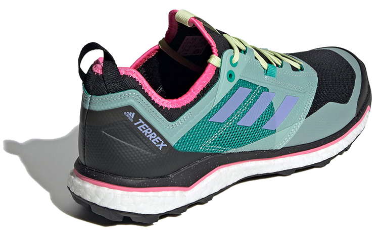 Shop 阿迪达斯Terrex Agravic XT黑荣耀绿跑鞋 EH0075