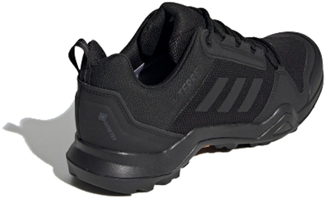 adidas Terrex AX3 GTX 黑色 becomes adidas Terrex AX3 GTX 黑色色彩。 Lookbook adidas Terrex AX3 GTX 黑色 becomes adidas Terrex AX3 GTX 黑色色彩。