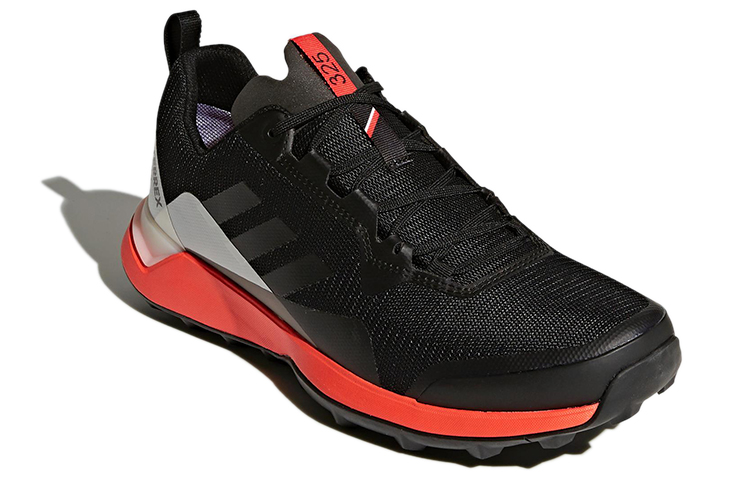 Lookbook adidas Terrex Cmtk Gtx 耐磨舒適 低幫戶外徒步鞋 黑橙