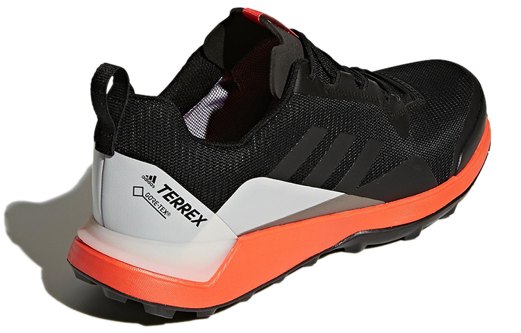 Shop adidas Terrex Cmtk Gtx 耐磨舒適 低幫戶外徒步鞋 黑橙