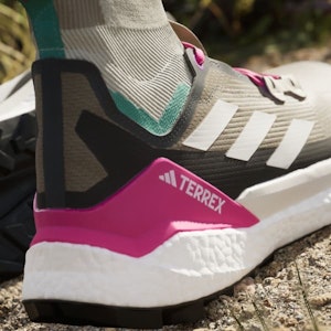 アディダス テレックス フリーハイカー 2.0 ハイキングブーツ ID5895 1