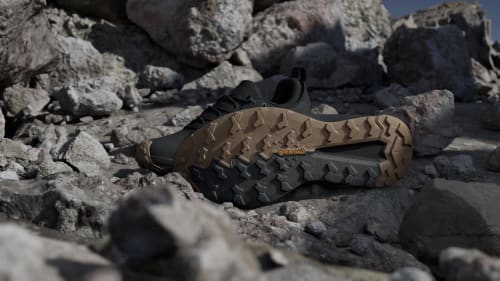 Order adidas Terrex Free Hiker 3 Low GORE-TEX 登山鞋 黑色/黑色/棕氧化色 HQ9292