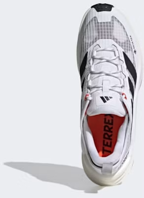 adidas TERREX Free Hiker 3低筒GORE-TEX登山鞋 雲白/核心黑/米白 KI8275 Lookbook adidas TERREX Free Hiker 3低筒GORE-TEX登山鞋 雲白/核心黑/米白 KI8275