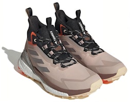 adidas Terrex Free Hiker Gore-Tex 2.0 'Wonder Taupe Earth Strata' Pria Wanita HQ8384 Lookbook adidas Terrex Free Hiker Gore-Tex 2.0 'Wonder Taupe Earth Strata' Pria Wanita HQ8384