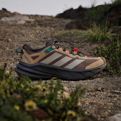 adidas Terrex Free Hiker SL GTX Kasut Hiking Lelaki Earth Strata/Beige/Pure Teal KJ4429 Lookbook adidas Terrex Free Hiker SL GTX Kasut Hiking Lelaki Earth Strata/Beige/Pure Teal KJ4429