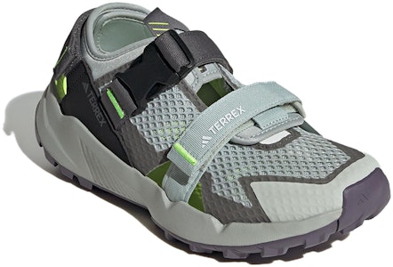 テレックス ハイドロテラ AT サンダル (ワンダーシルバー) IF7598 Lookbook テレックス ハイドロテラ AT サンダル (ワンダーシルバー) IF7598