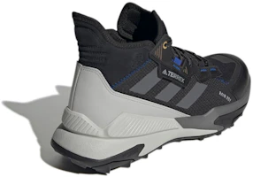 Shop 阿迪達斯Terrex Hyperblue Mid Rain.RDY '黑灰' FZ3399