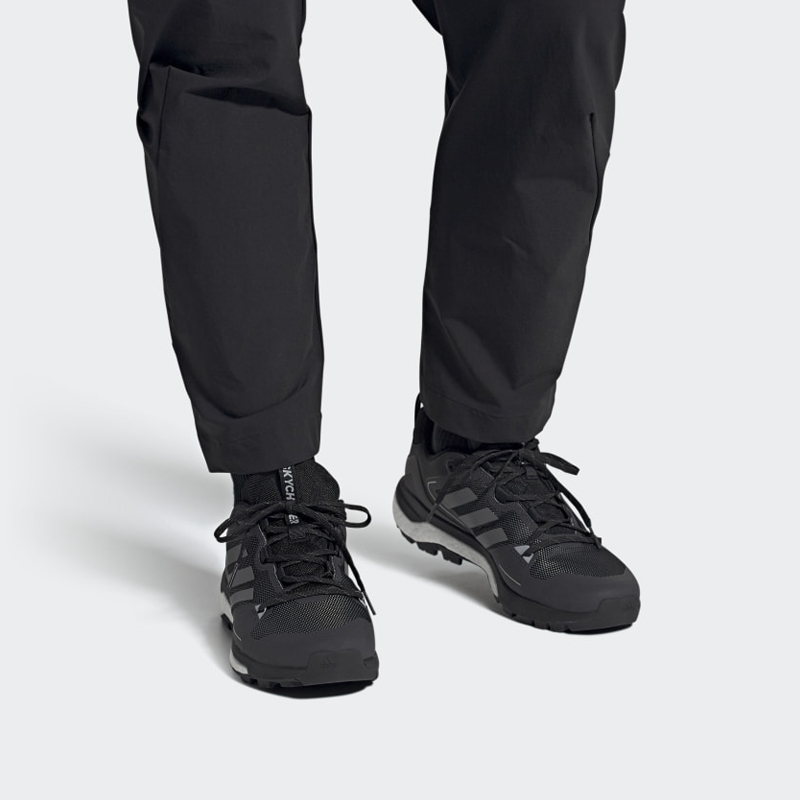 Sizing adidas Terrex Skychaser 2.0 'Hitam Abu-abu' FW2921