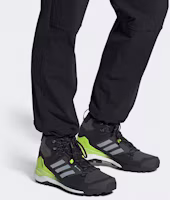 Sizing adidas Terrex Skychaser 2 中筒 Gore-Tex 登山舒適耐磨戶外功能鞋 炭黑色