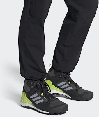 adidas Terrex Skychaser 2 Mid Gore-Tex Hiking 'Charcoal Black' Hitam Arang FY9686 Sizing adidas Terrex Skychaser 2 Mid Gore-Tex Hiking 'Charcoal Black' Hitam Arang FY9686