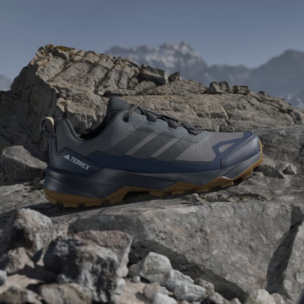 Lookbook Adidas Terrex Skychaser AX5 GORE-TEX Sepatu Hiking Abu/Carbon/Shadow Navy JQ2211