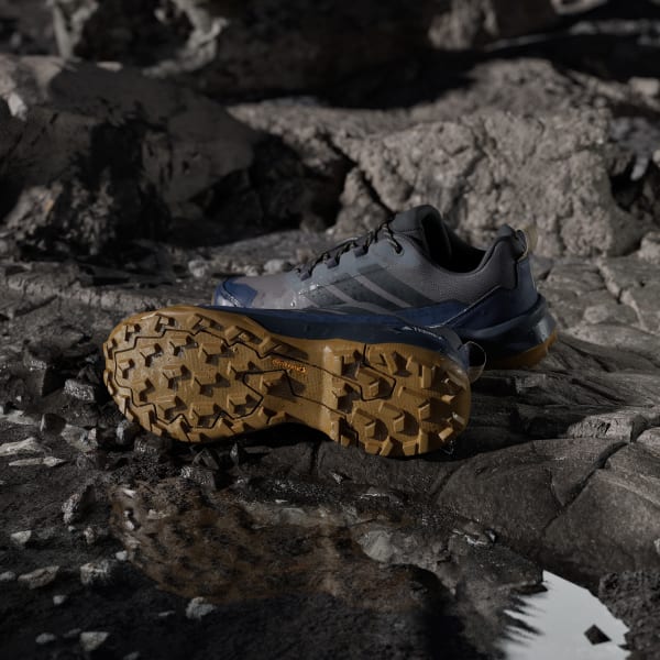 Shop Adidas Terrex Skychaser AX5 GORE-TEX Sepatu Hiking Abu/Carbon/Shadow Navy JQ2211