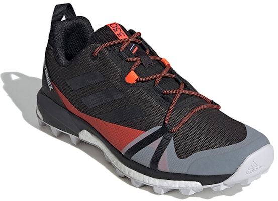 adidas Terrex Skychaser Lt 'Hitam Kelabu Merah' FV6832 Lookbook adidas Terrex Skychaser Lt 'Hitam Kelabu Merah' FV6832