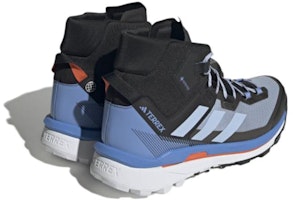 아디다스 테렉스 스카이체이서 테크 고어텍스 "블루 던 코어 블랙" GW4410 Lookbook 아디다스 테렉스 스카이체이서 테크 고어텍스 "블루 던 코어 블랙" GW4410