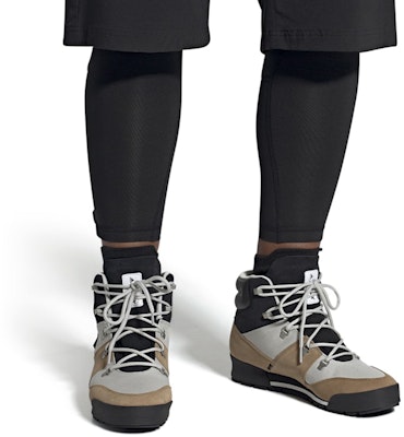 adidas Terrex Snowpitch Cw 黑褐灰 Sizing adidas Terrex Snowpitch Cw 黑褐灰