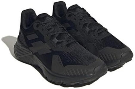 아디다스 테렉스 솔스트라이드 블랙/그레이 IE7636 Lookbook 아디다스 테렉스 솔스트라이드 블랙/그레이 IE7636