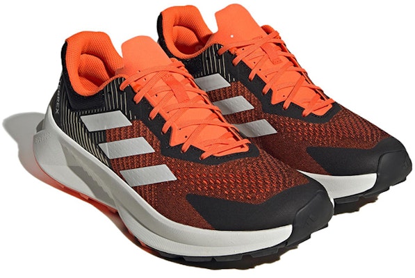 adidas Terrex Soulstride Flow Trail 'Hitam Jingga Putih' HP5564 Lookbook adidas Terrex Soulstride Flow Trail 'Hitam Jingga Putih' HP5564