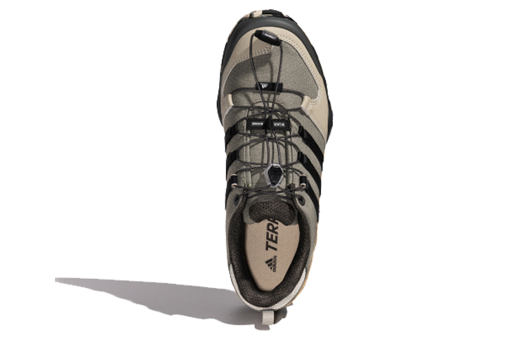 Shop 阿迪达斯 Terrex Swift R2 '迷彩' EG1713