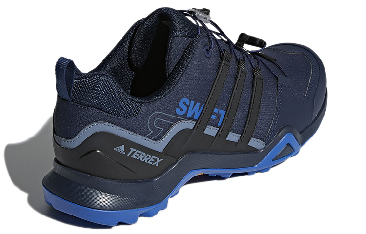 Shop adidas Terrex Swift R2 舒適耐磨戶外功能鞋 深藍色