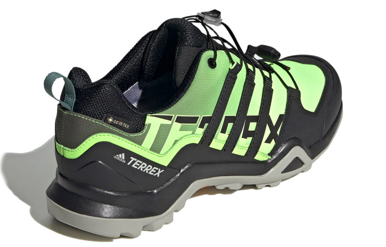 Shop adidas Terrex Swift R2 Gore-Tex 登山鞋 綠黑色