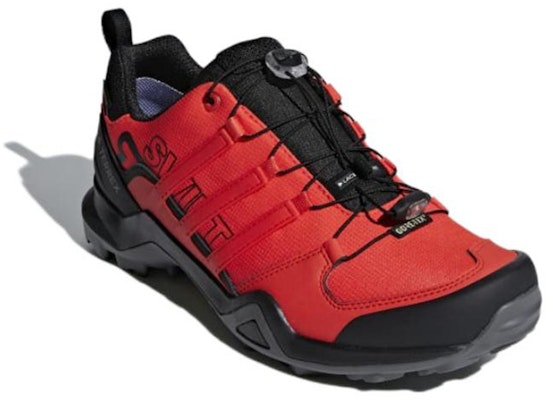 阿迪达斯 Terrex Swift R2 GTX '红色' 运动鞋 AC7967 Lookbook 阿迪达斯 Terrex Swift R2 GTX '红色' 运动鞋 AC7967