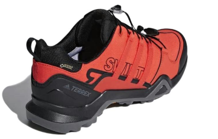 Shop adidas Terrex Swift R2 GTX 低筒耐磨戶外功能鞋 紅色