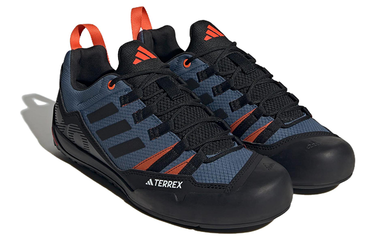 Lookbook 아디다스 테렉스 스위프트 솔로 2.0 블랙/블루 IE6903