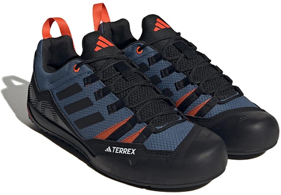 阿迪达斯Terrex Swift Solo 2.0 '黑蓝'运动鞋 IE6903 Lookbook 阿迪达斯Terrex Swift Solo 2.0 '黑蓝'运动鞋 IE6903